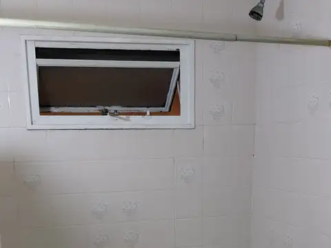 ALQUILER DEPARTAMENTO 2 AMBIENTES CON GRAN PATIO.-