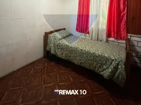 Casa 8 ambientes con 2 baños