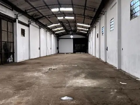 Galpón 500 m² + Oficinas - Moreno 4274