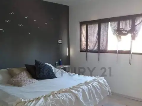 Casa de estilo MODERNO de 2 dormitorios, en Villa Parque Sicardi