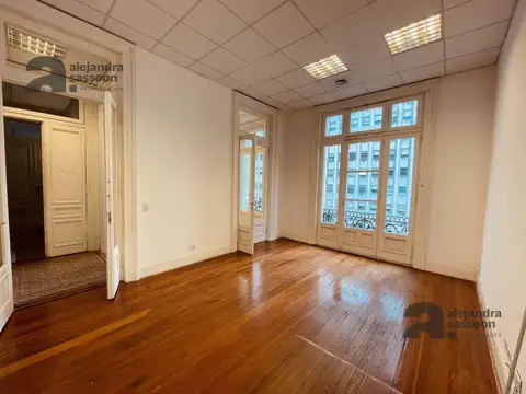 Oficina 6 ambientes con 2 baños