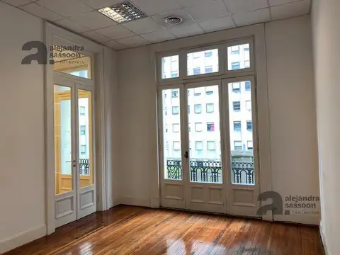 EXCELENTE OFICINA IMPECABLE ESTADO 4/5 DESPCHOS! TECHOS ALTOS