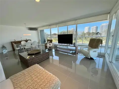 Parada 8 de Av Roosevelt, a 250 mts del mar P. 5