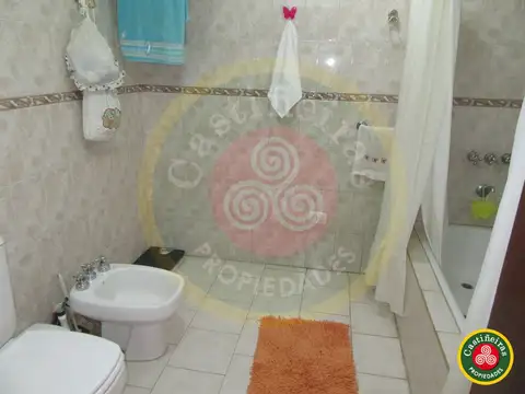 Casa 3 ambientes con 2 baños
