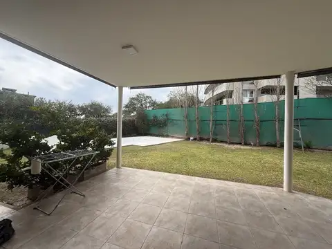 Casa 6 ambientes con 2 baños