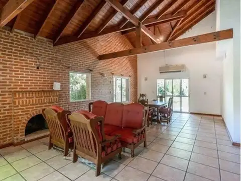 Casa 6 ambientes con 4 baños