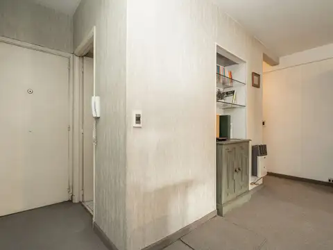 Luminoso monoamb. a la calle. USD 15.000 y cuotas.