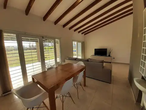 Casa 5 ambientes con 1 baño