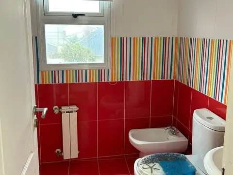 Casa en venta - 4 Dormitorios 3 Baños - Santa Clara del Mar