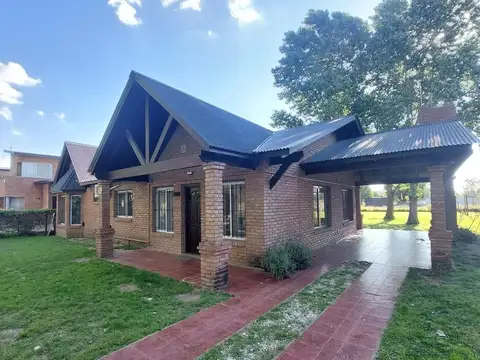 Casa en venta en Funes, zona de countries.