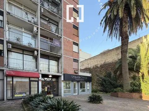 AV. SANTA FE  al 1066