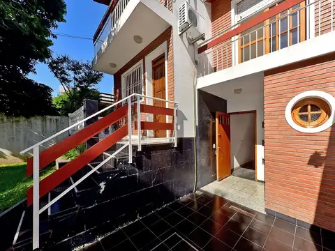 VENTA CASA 5 AMBIENTES-QUINCHO/PARQUE-HURLINGHAM