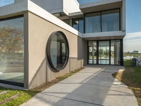 Casa 7 ambientes con 6 baños
