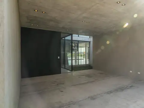 Casa en Venta con 4 cocheras