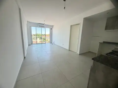 Alquiler 2 ambientes amplio al frente con balcón - Villa Lugano