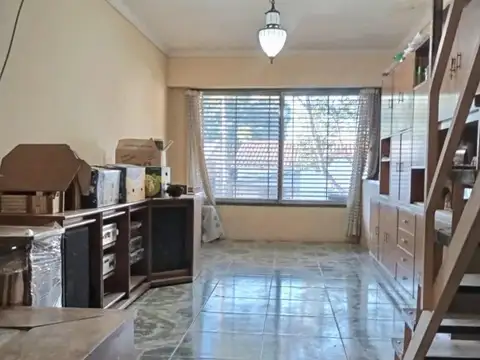 Depto Tipo Casa 4 ambientes con 2 baños