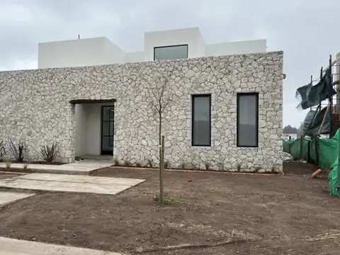 Villanueva casa a la laguna en Santa Ana