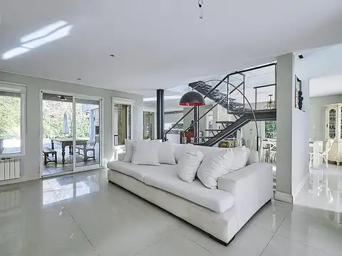 Casa en Venta en Abril Club De Campo, USD 820.000