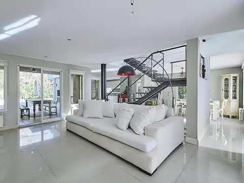 Casa en Venta en Abril Club De Campo, USD 820.000