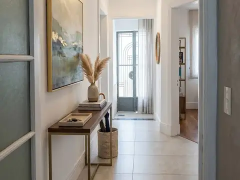 VENTA CASA 4 AMBIENTES, MAS GALERIA, PATIO, JARDIN Y TERRAZA TODA REMODELADA.