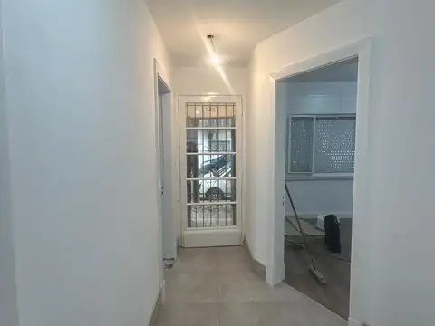 VENTA CASA 4 AMBIENTES, MAS GALERIA, PATIO, JARDIN Y TERRAZA TODA REMODELADA.