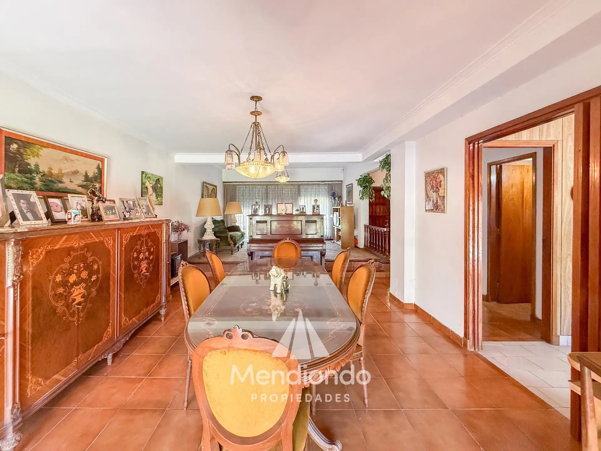 Casa 4 amb. de 199m2 tot. con Cochera y gran parque. San Carlos (Paso y Güemes)