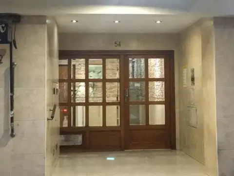 2 Ambientes en alquiler, Sobre avenida !!
