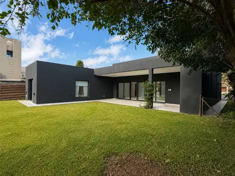VENTA CASA MAPUCHE PILAR CENTRAL MODERNA PILETA