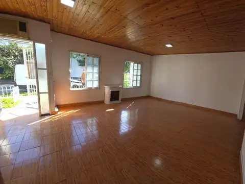 Casa 3 ambientes en Altos de Podesta con jardin