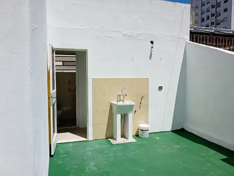 ALQUILO PH MONOAMBIENTE - LUMINOSO - PATIO 20  METROS - COCINA INDEPENDIENTE-  TODO ELECTRICO " EXCELENTE UBICACION"