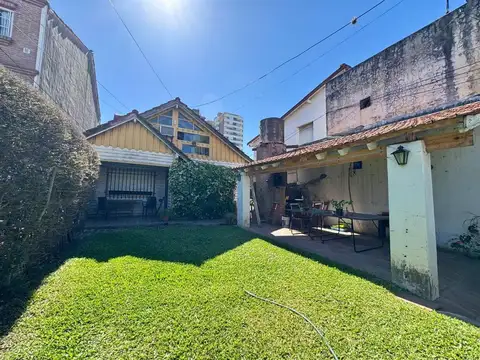 Casa 6 ambientes con 2 baños