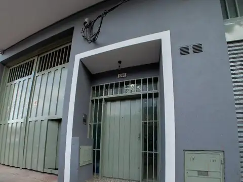 Departamento 4 ambientes con patio y balcon
