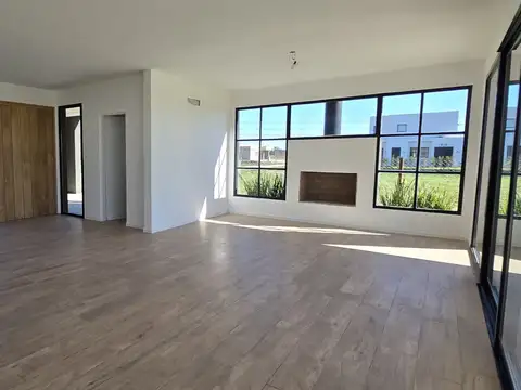 Casa 4 ambientes con 3 baños