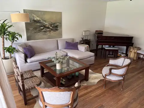 Casa 5 ambientes con 4 baños