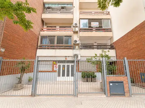 Departamento en venta de 2 dormitorios para reciclar en Rosario
