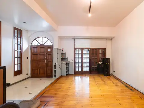 Casa en Venta con 4 cocheras