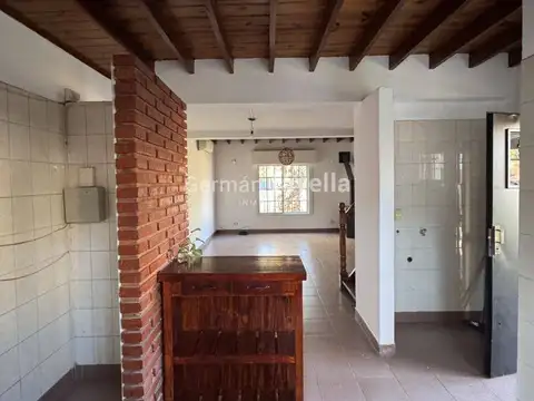 Casa 4 ambientes con 2 baños