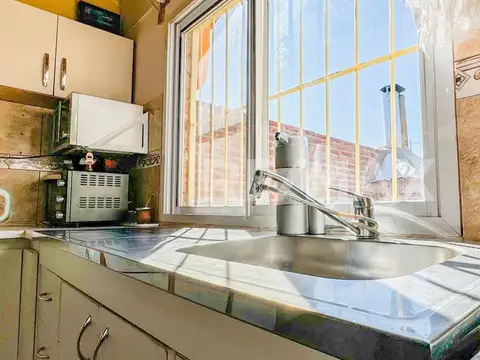 VENTA CASA 2 DORM EN BARRIO ECOR II - PLOTTIER -