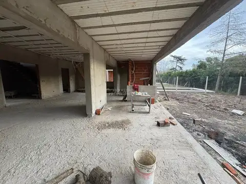 Casa en Venta con 4 cocheras