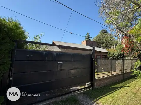 Casa 3 Dormitorios con jardín y pileta - Fuerza Aérea 1300 - Funes | Venta