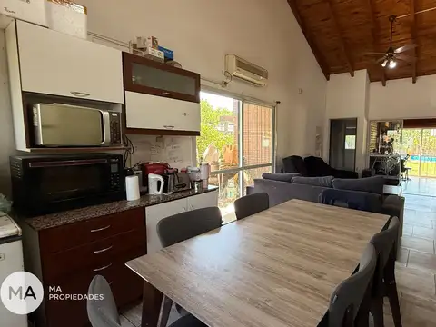 Casa 5 ambientes con 2 baños