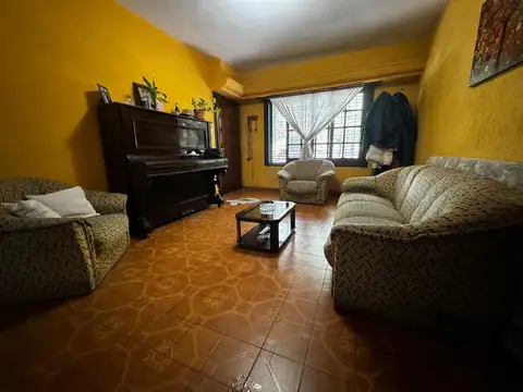 Casa en Venta con 6 cocheras