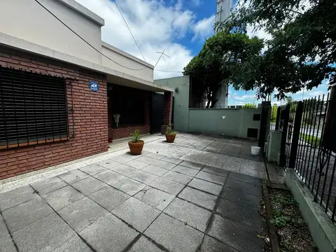Venta  Casa 4 ambientes ideal emprendimiento- Haedo