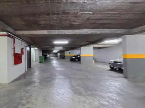 Cochera en Venta con acceso Ascensor