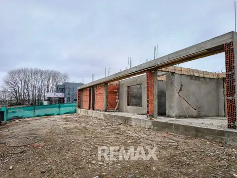 CASA EN VENTA CON FONDO DE CANCHA