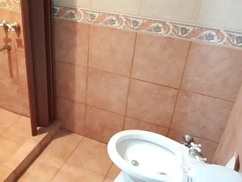 ALQUILER Excelente PH 3 Amb. con Patio en Martínez