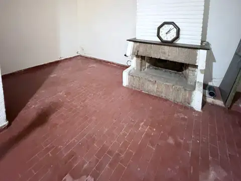 TRES DORMITORIOS - PILETA - PATIO - BUENA DISTRIBUCION - PLANTA BAJA - CORAZON DE FISHERTON