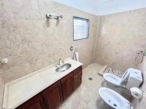 Casa 5 ambientes con 2 baños