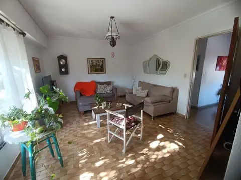 Depto Tipo Casa 5 ambientes con 2 baños