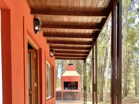 Casa 4 ambientes con 2 baños